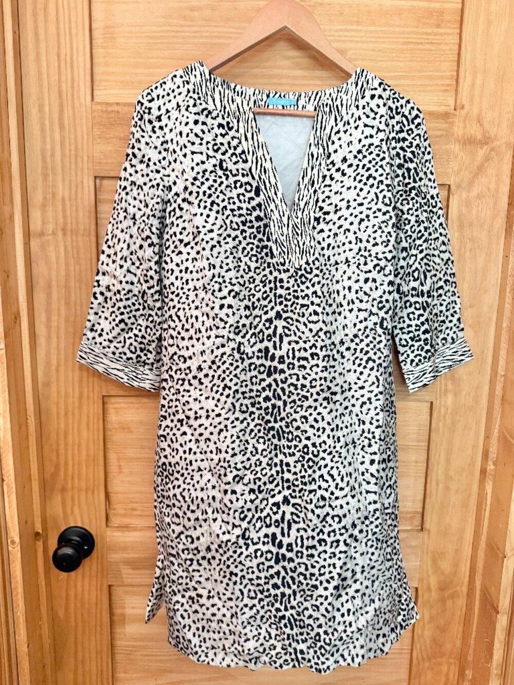 J McLaughlin 100% Silk Animal Print V Neck Tunic Dress Women's size S